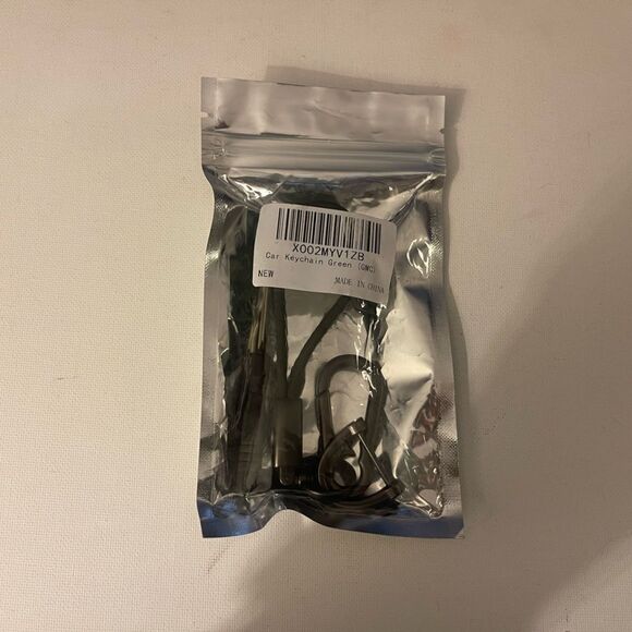 GMC key fob Keychain in Green leather NWT - Picture 5 of 5